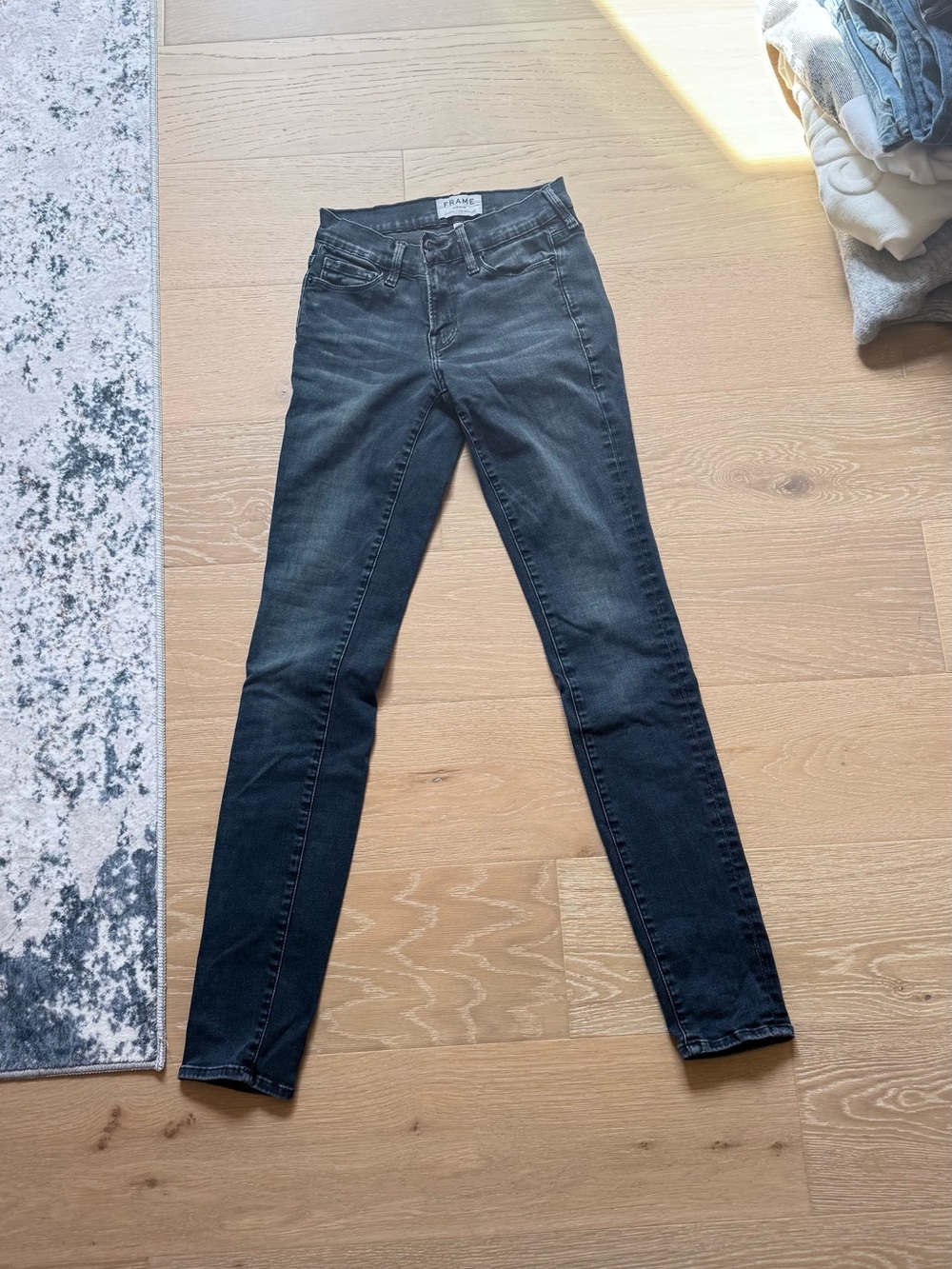 Frame Denim Le Skinny De Jeane in Washed Black size 24